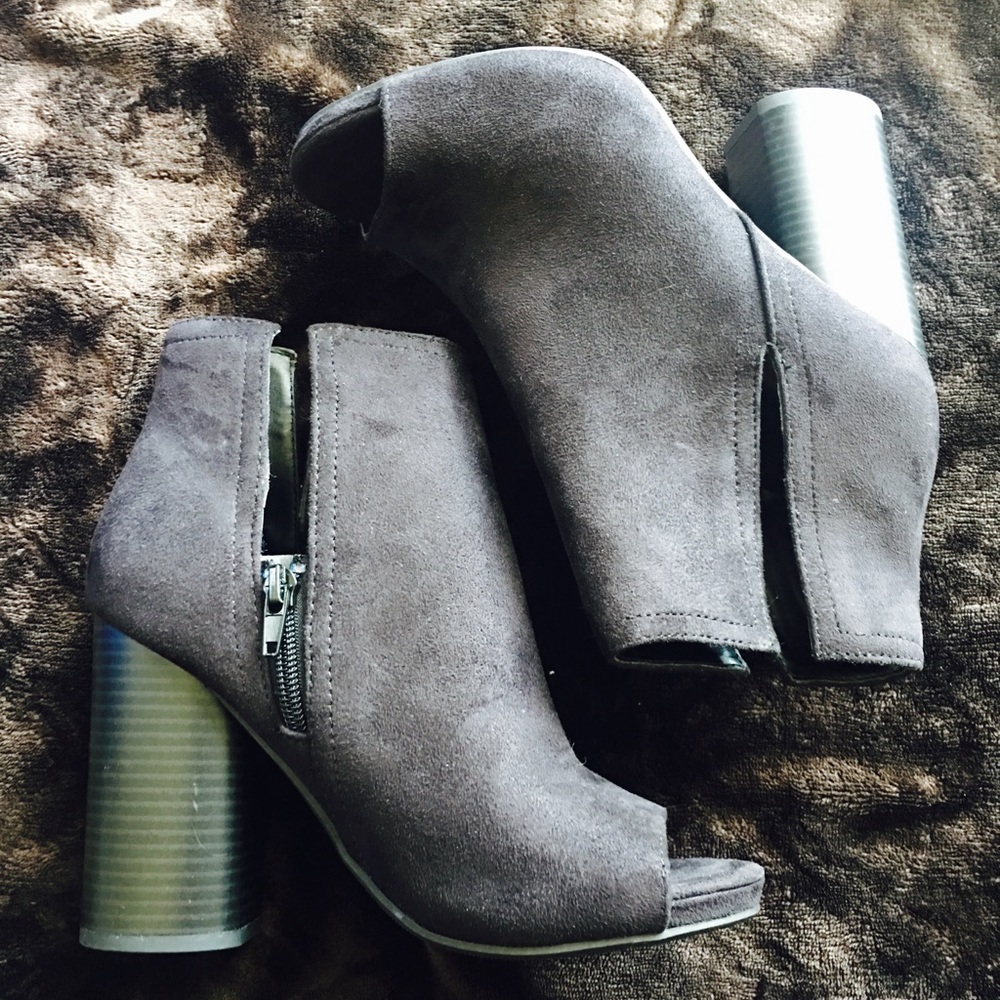 Woman's ankle boot *brand new*
